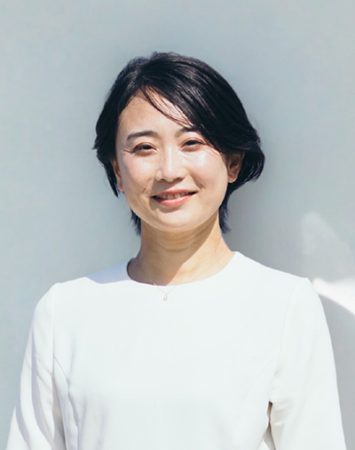 {肳